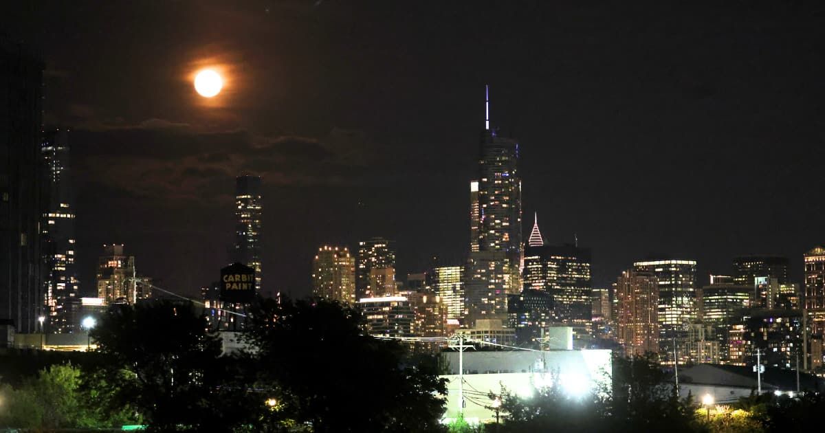 A supermoon rises in the night on August 01, 2023, in Chicago, Illinois. (Cover Image Source: Scott Olson/Getty Images)