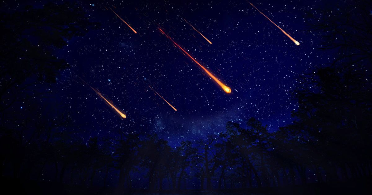 The visual representation of meteor showers at night, leaving behind bright trails (Representative Cover Image Source: Getty Images | ANDRZEJ WOJCICKI)