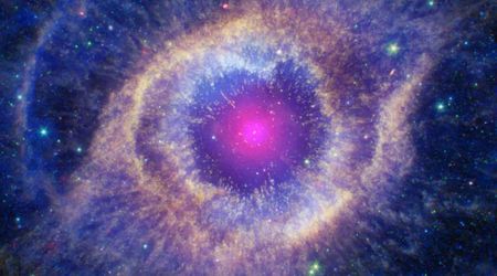 Watch stunning transition video of planetary nebula NGC 6072 between Webb's NIRCam and MIRI images