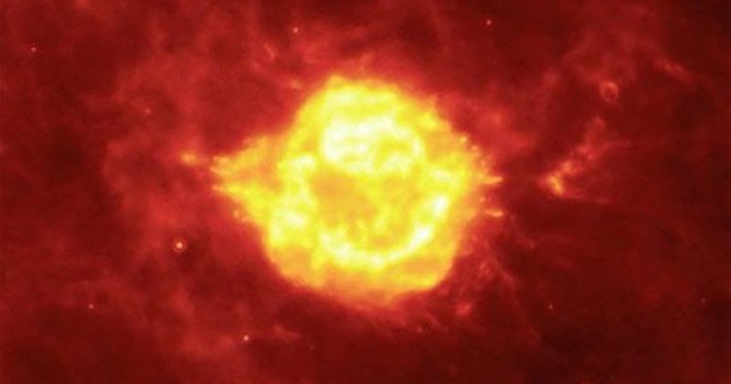 Supergiant star baffles astronomers by surviving mysterious blast, expelling gas cloud bigger than our solar system