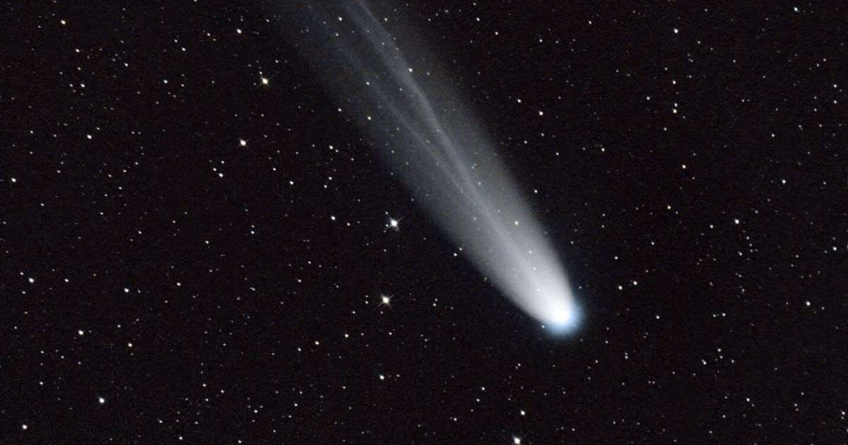 C2021-A1 Leonard is passing through space as a trail of light extends from its bright nucleus (Representative Cover Image Source: Getty Images | Photo by James Yu)