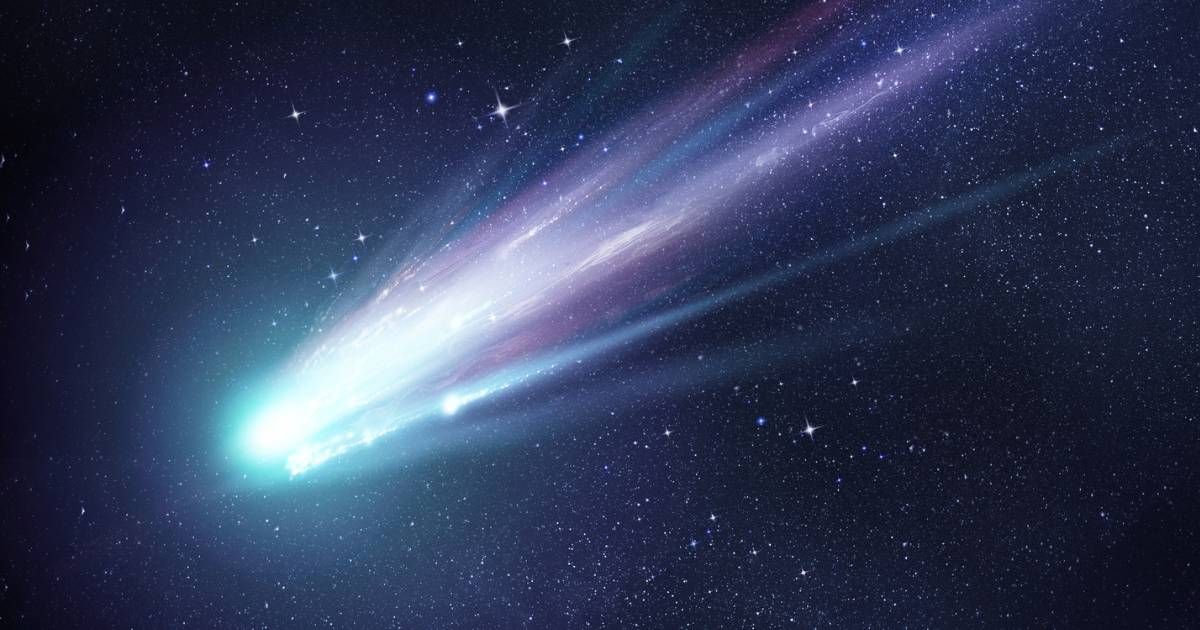 A bright comet with large dust and gas trails as the comet orbits brings it close to the Sun. (Representative Cover Image Source: Getty Images | Photo by solarseven)