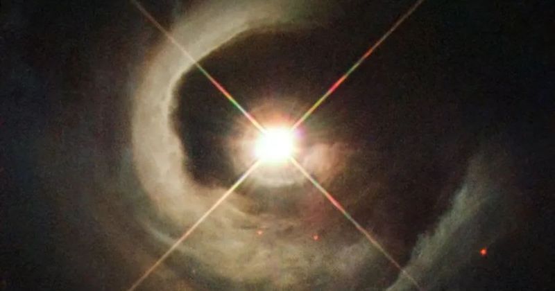 Webb Telescope discovers mysterious CO₂-rich disk with no water around a young star