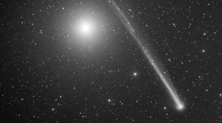  Solar wind is causing 'major disturbance' to comet SWAN (C/2025 R2) gliding through space
