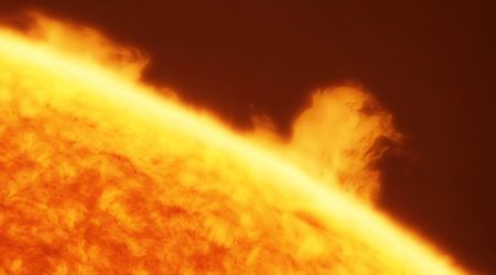 Solar storm may hit Earth at the autumn equinox, setting the stage for fall auroras 
