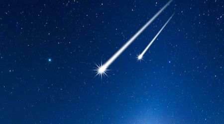 Comets C/2025 K1 ATLAS and C/2025 R2 SWAN appear to 'race' each other in extraordinary sky moment
