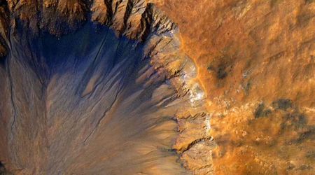 Martian craters reveal long term decline in water on the Red Planet, new study claims