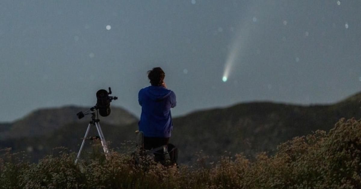 A man with a telescope watches the night sky as Comet NEOWISE appears over the San Gabriel Mountains National Monument (Representative Cover Image Source: Getty | David McNew)