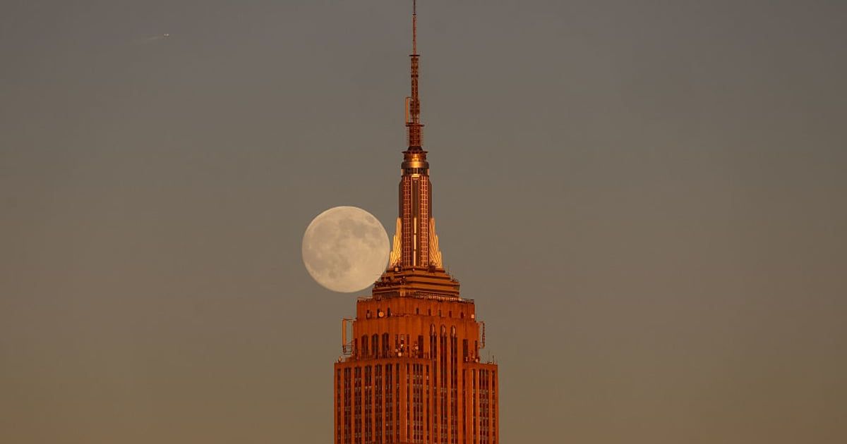 The Beaver Moon rises behind the Empire State Building as the sun sets in New York City on November 4, 2025, as seen from Hoboken, New Jersey (Cover Image Source: Getty | Gary Hershorn)