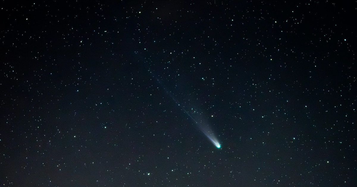 Comet C/2025 A6 (Lemmon) taken on October 18, 2025 (Cover Image Source: Jürgen Mangelsdorf via Wikimedia Commons | licensed under CC BY‑SA 4.0)