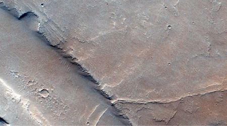 ESA’s ExoMars captures massive dust avalanches on Mars triggered by a meteoroid impact