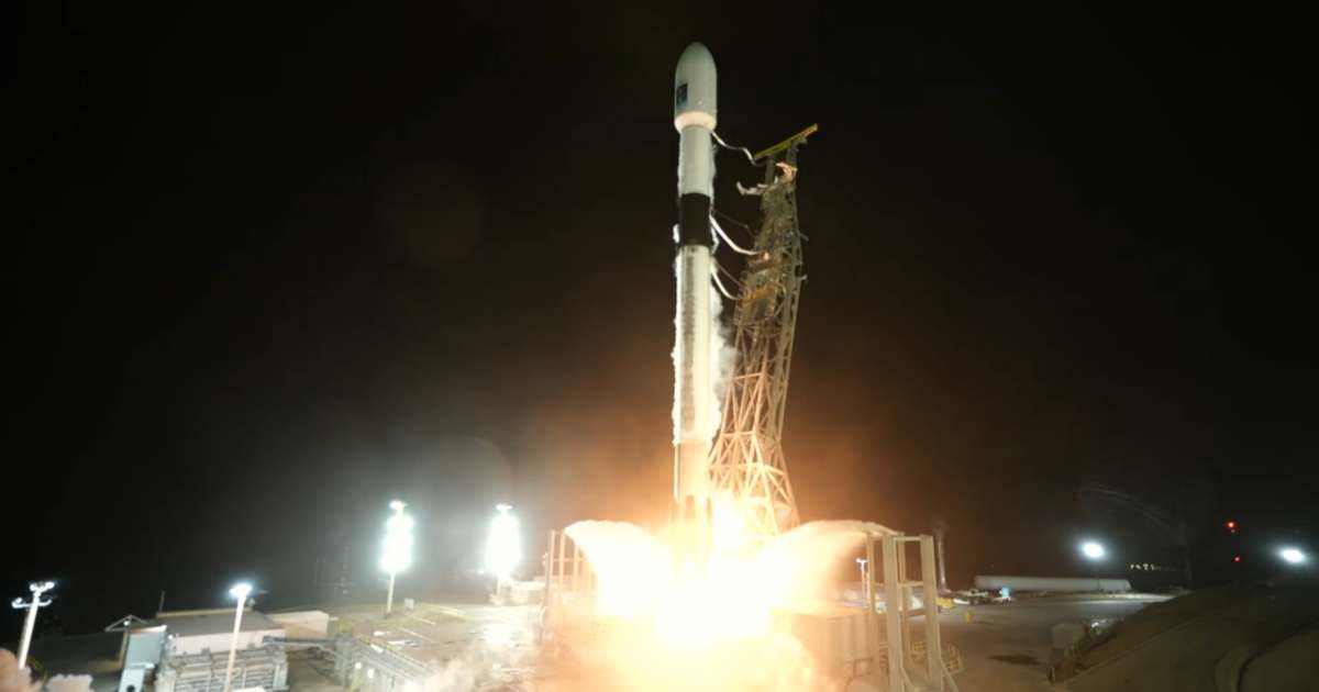 An image of SpaceX Falcon 9 rocket carrying the international Sentinel-6B spacecraft lifts off from Space Launch Complex 4 East at Vandenberg Space Force Base in California on Nov. 16, 2025. (Image Source: NASA | ESA | EUMETSAT | NOAA)