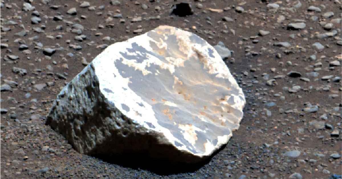 Kaolinite rocks on Mars’ surface shows the dry, dusty planet could have featured a rain-heavy climate billions of years ago. (Image Credit: NASA)
