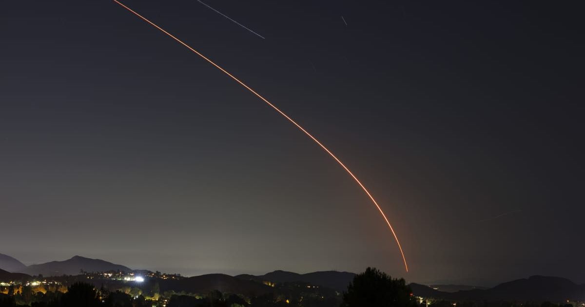 A SpaceX Falcon 9 rocket carrying 24 Starlink satellites into space after launching from Vandenberg Space Force Base on August 30, 2025.  (Representative Cover Image Source: Getty | Photo by Kevin Carter)