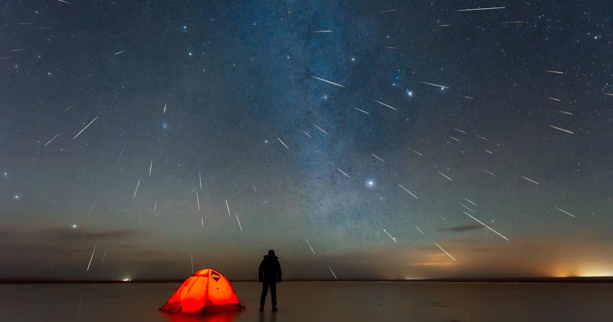 Gemini meteor shower 2018 over the lake in Erenhot, Inner Mongolia, China (Representative Cover Image Source: Getty Images | Photo by bjdlzx)