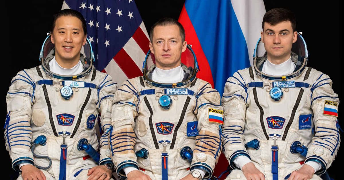 Soyuz MS-27 crew members (from left) NASA astronaut Jonny Kim and Roscosmos cosmonauts Sergey Ryzhikov, Alexey Zubritsky pose for pre-flight portrait at the Gagarin Cosmonaut Training Center in Russia (Image Source:Gagarin Cosmonaut Training Center)