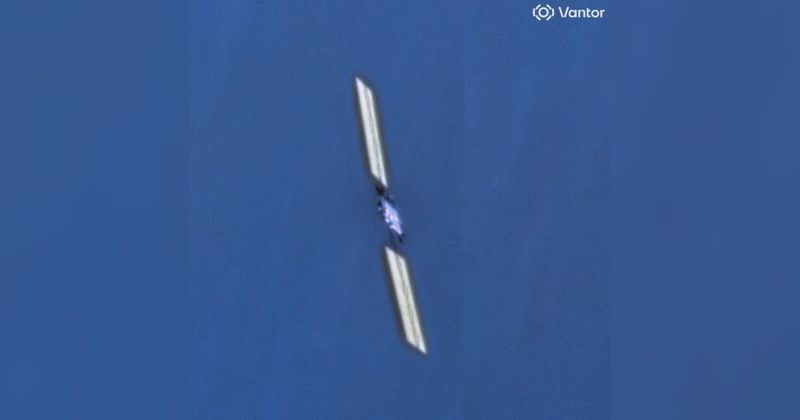 Crashed SpaceX's Starlink satellite photographed by Vantor's WorldView-3 spacecraft in orbit