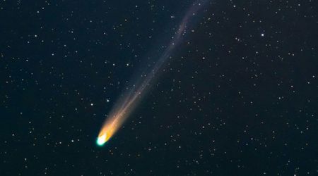 How far away is comet C/2024 E1 (Wierzchos) from Earth on December 29? 