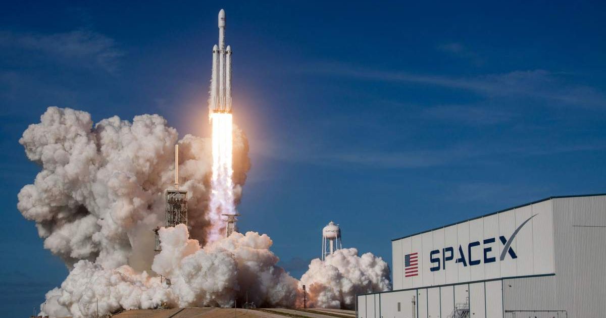 A picture of SpaceX's Falcon heavy demo mission. (Cover Image Source: Unsplash | SpaceX)