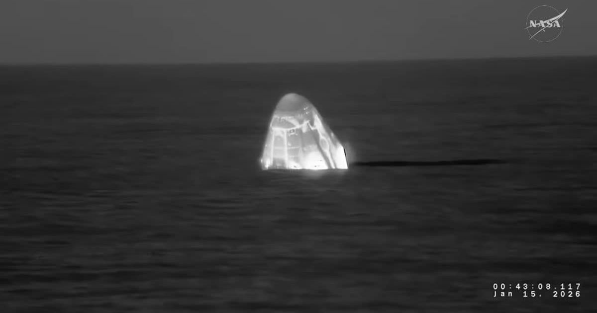 Thermal image of the SpaceX Dragon spacecraft carrying the Crew-11 astronauts after splashdown. (Cover Image Source: YouTube/NASA)