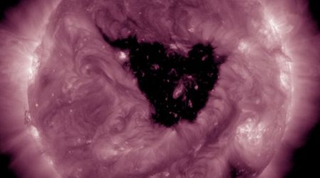 High-speed solar wind from coronal hole expected to result in auroras on March 14-15