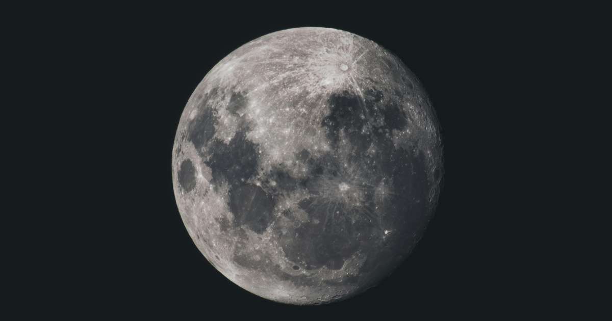 Detailed Full Moon Photograph in Mar del Plata. (Cover Image Source: Pexels | Photo by Ezequiel Milano)