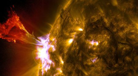 New model decodes the Sun’s prominences—floating mountains of plasma larger than Earth