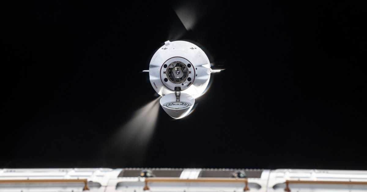 SpaceX CRS-34 Dragon cargo spacecraft fires its Draco engines for ISS rendezvous. (Representative Image Source: NASA)