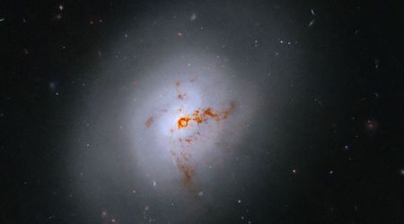 NASA's Hubble images rare post-starburst galaxy located 100 million light-years away