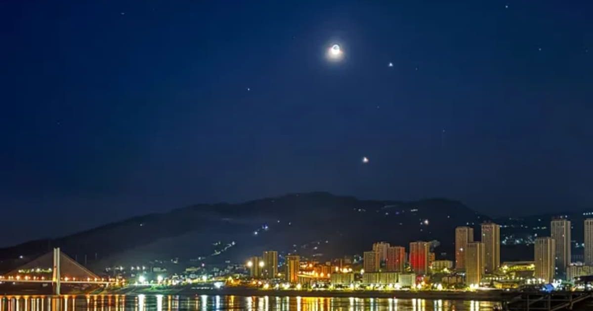 Jupiter shines next to the Moon and Venus shines below on Aug. 20, 2025, above the Yangtze River, China. (Representative Image Source: Cheng Xin | Getty Images)