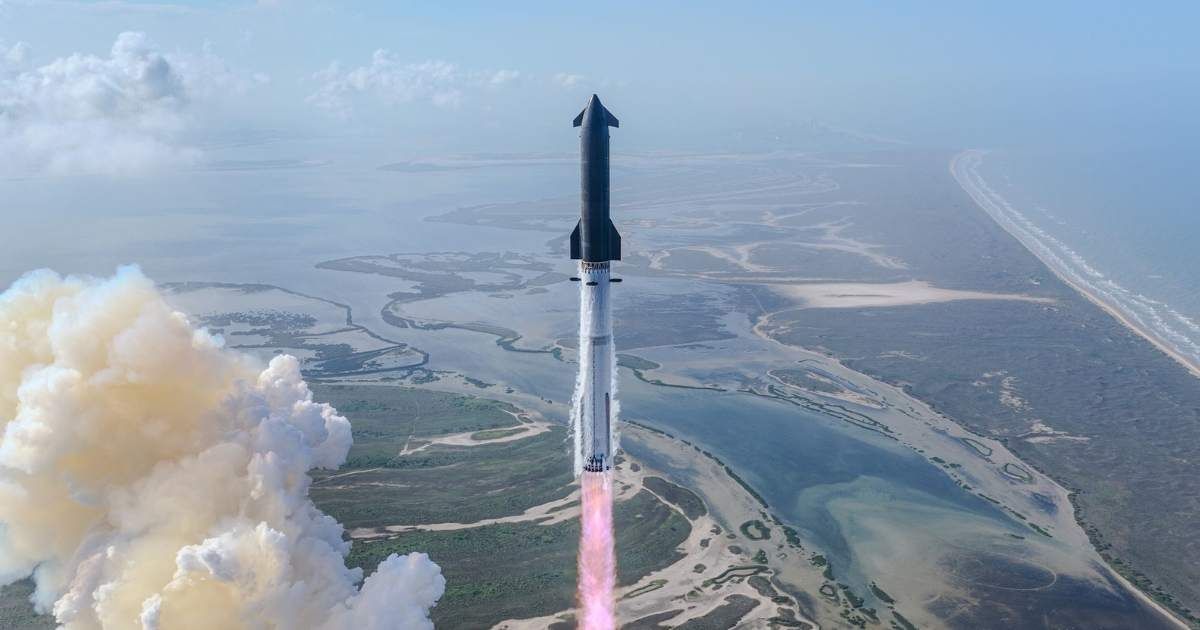 Starship V3 and Super Heavy booster soon after lift off from Starbase in Texas. (Image Source: SpaceX)