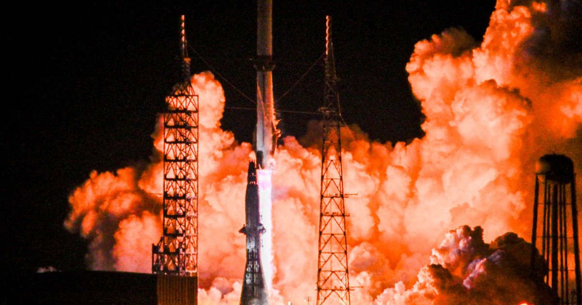The Blue Origin New Glenn rocket lifts off from Launch Complex 36 at Cape Canaveral Space Force Station. (Representative Cover Image Source: Getty | Miguel J. Rodríguez Carrillo)