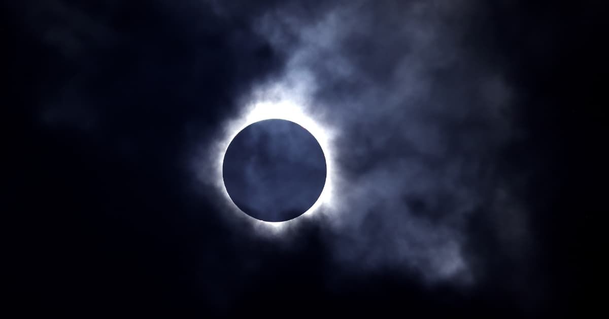 An image showing a total solar eclipse that stretches across North America from Mexico to Canada (Representative Cover Image Source: Vaughn Ridley/Getty Images)