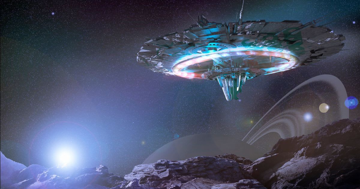 Illustration of an alien starship travelling through deep space, viewed from a nearby planet (Cover Image Source: Getty Images | Coneyl Jay)
