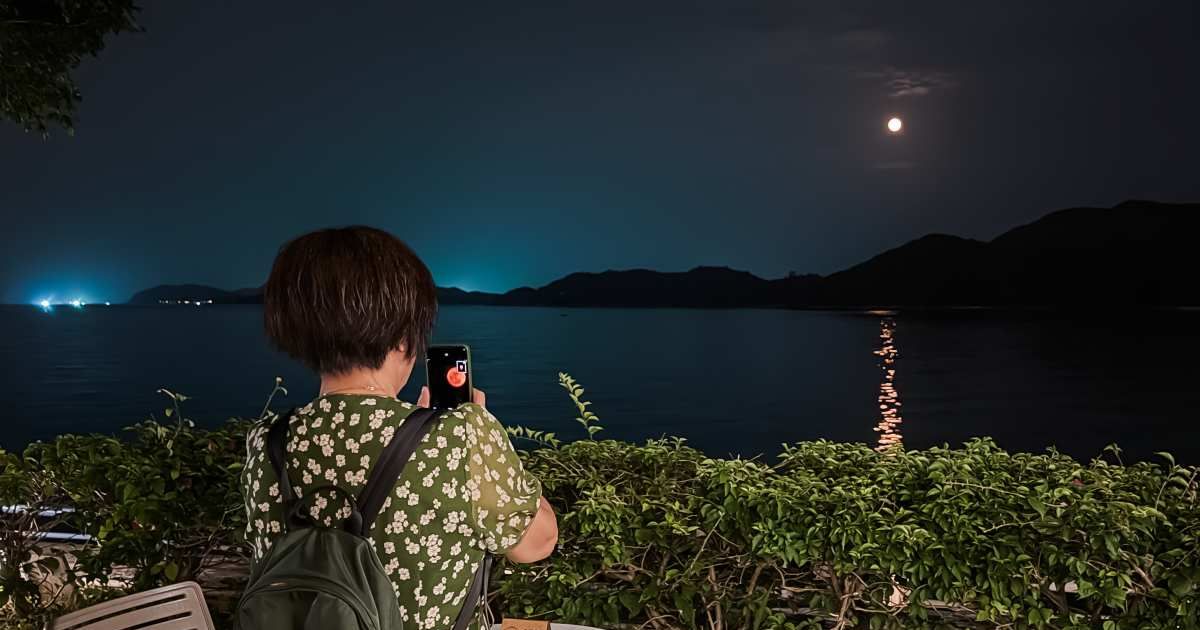 A woman uses a smartphone to photograph the full Moon in Shenzhen, China. (Representative Image Source: Cheng Xin | Getty Images)
