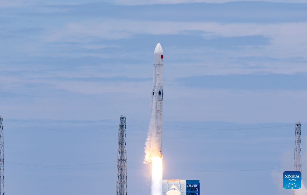 A Long March-10B carrier rocket blasts off from the Hainan commercial spacecraft launch site in Wenchang, south China's Hainan Province, July 10, 2026.