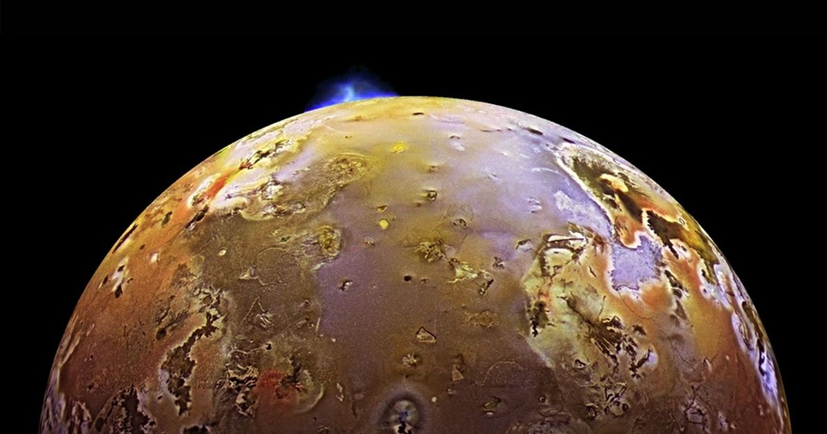 A volcanic eruption on Io captured by NASA's Galileo spacecraft, June 28, 1997. (Cover Image Source: NASA/JPL, DLR)