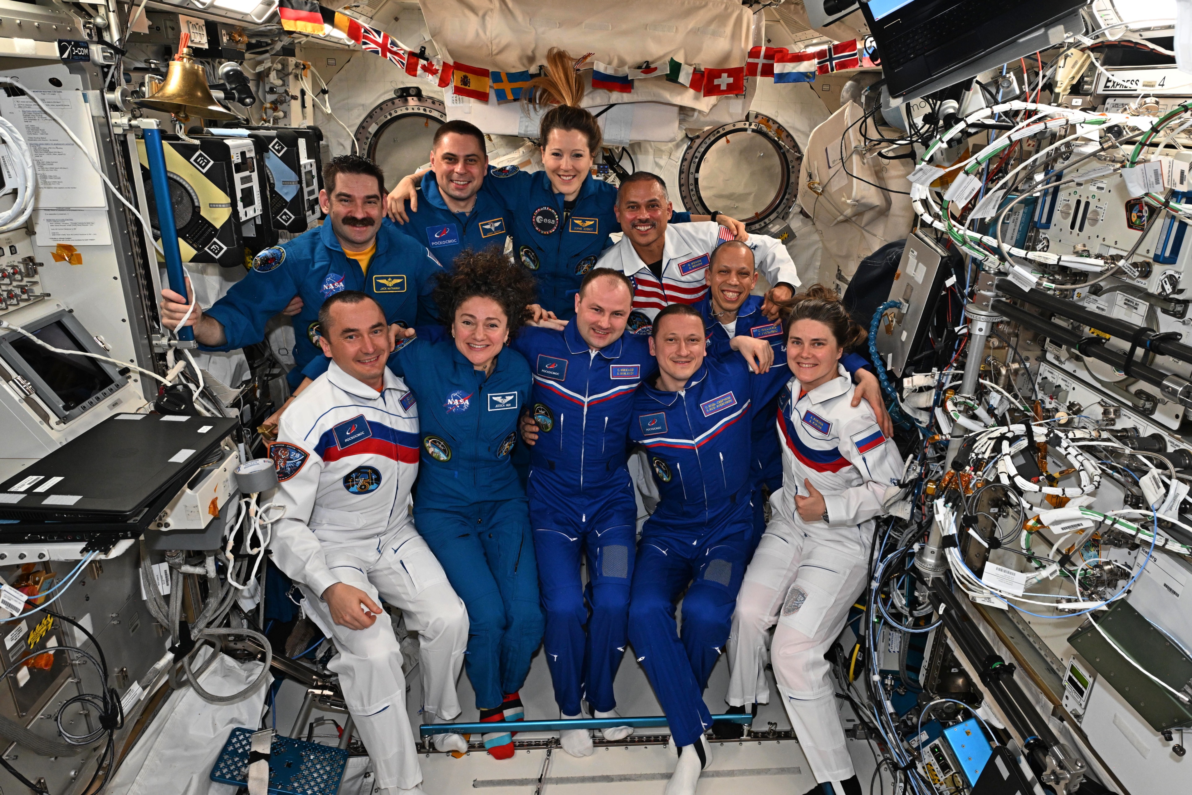 ISS commander Jessica Meir (second from left in lower row) with Expedition 75 members and MS-28 crew (dressed in white).