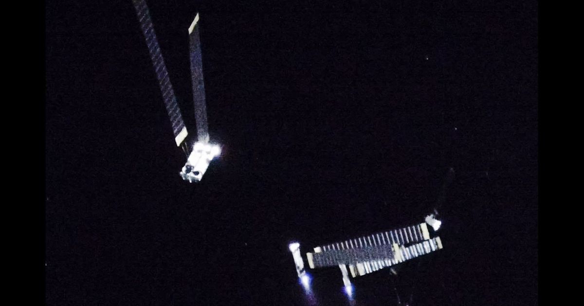 Starlink V3 satellites firing their thrusters during deployment in low-Earth orbit on Starship's test flight, July 24, 2026. (Cover Image Source: X@Starlink)