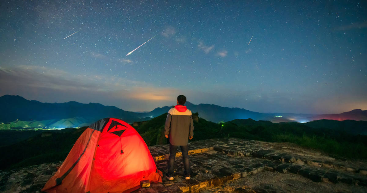 A man watching a meteor shower on the beacon tower of the Great Wall in China (Cover Image Source: bjdlzx/Getty Images)