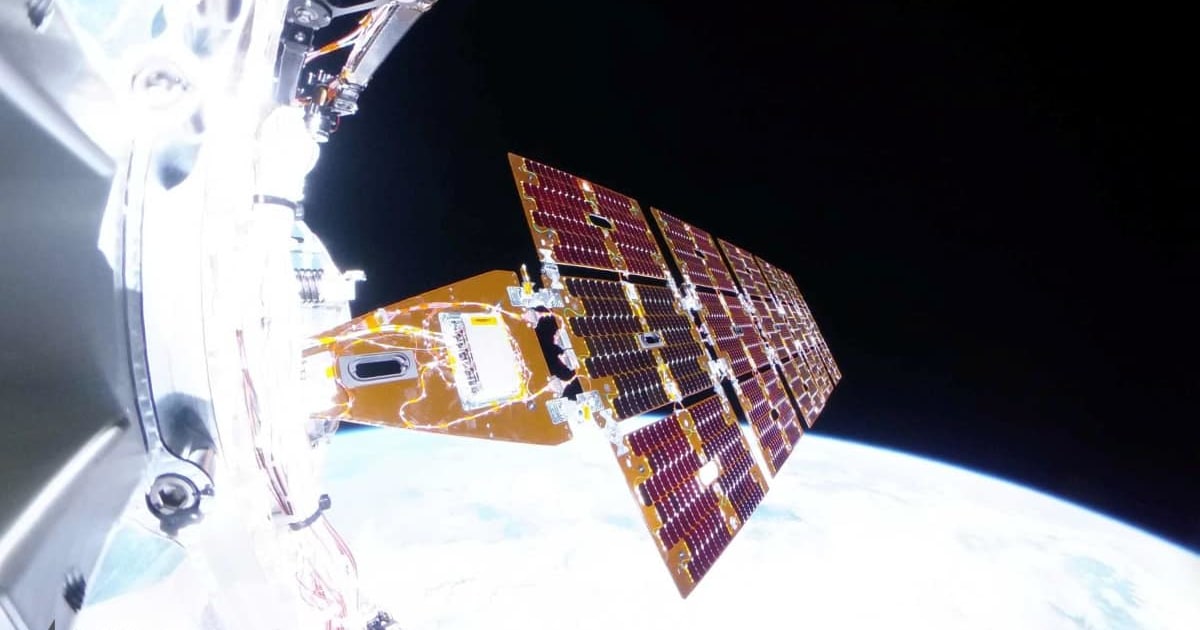 A solar panel extends from the side of Katalyst Space’s LINK spacecraft on July 9, 2026. An identical panel stretches from the spacecraft’s other side, and the entire array spans about 20 feet. (Cover Image Source: Katalyst Space)