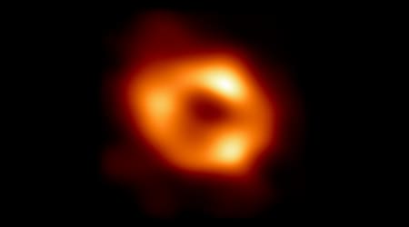 Fastest star in the Milky Way: Record-breaking star orbits supermassive black hole at 15,500 miles per second