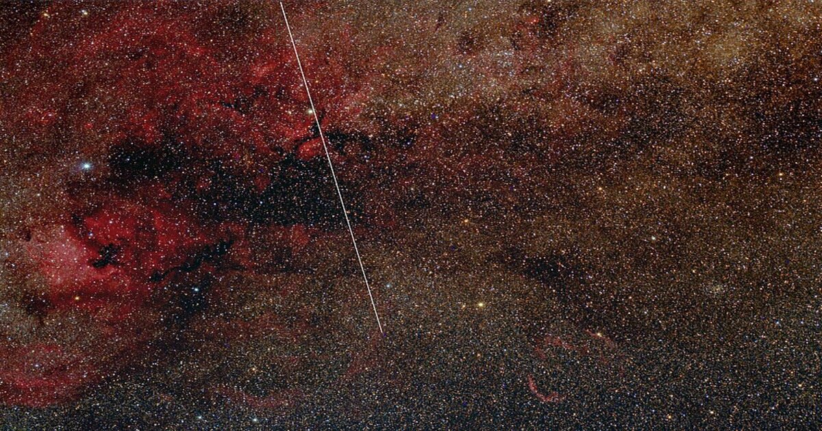 China’s Tiangong space station passes through the Cygnus constellation. (Image Source: Giuseppe Donatiello / Wikimedia Commons)
