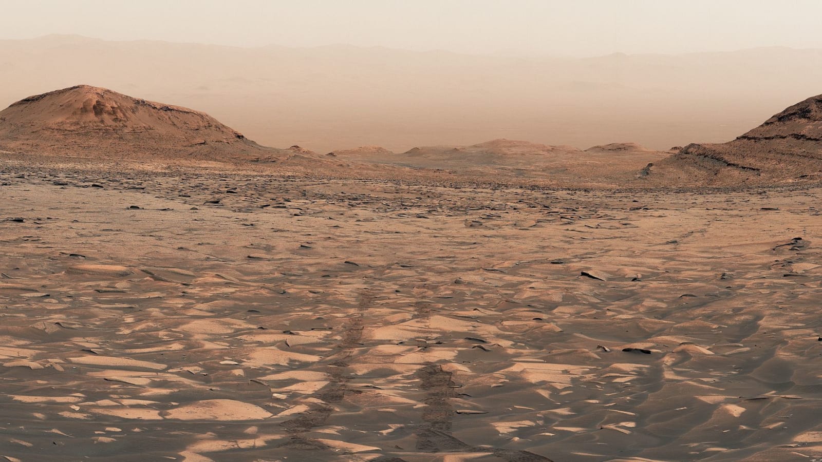 A cropped portion of the panorama captured by Curiosity rover from the slopes of Mount Sharp.