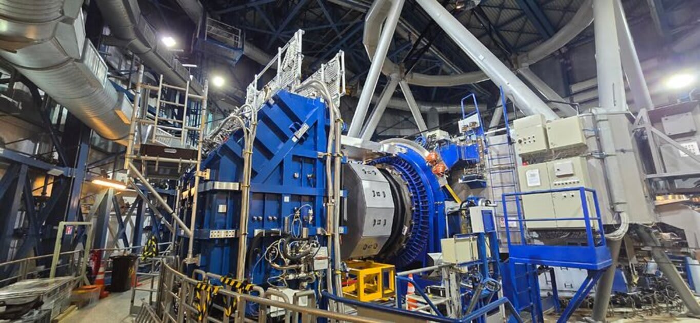 The MOONS instrument installed on one of the 8-metre telescopes of ESO’s Very Large Telescope. (Image Source: UK ATC/M. Black)