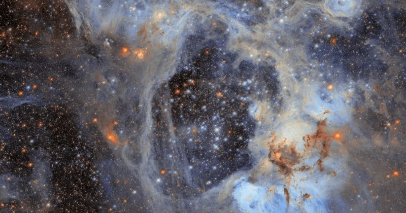 NASA's Hubble images 'superbubble' in Milky Way satellite galaxy—and it's helping study how stars are born