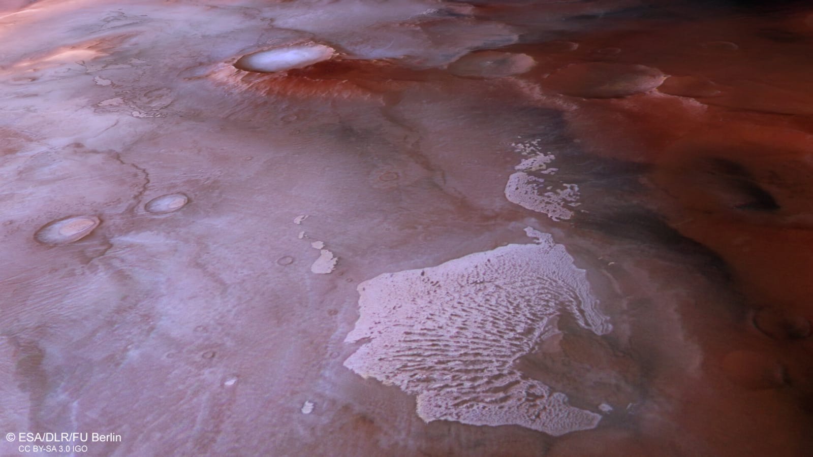 Bird’s-eye view: icy sand dunes near Thyles Rupes