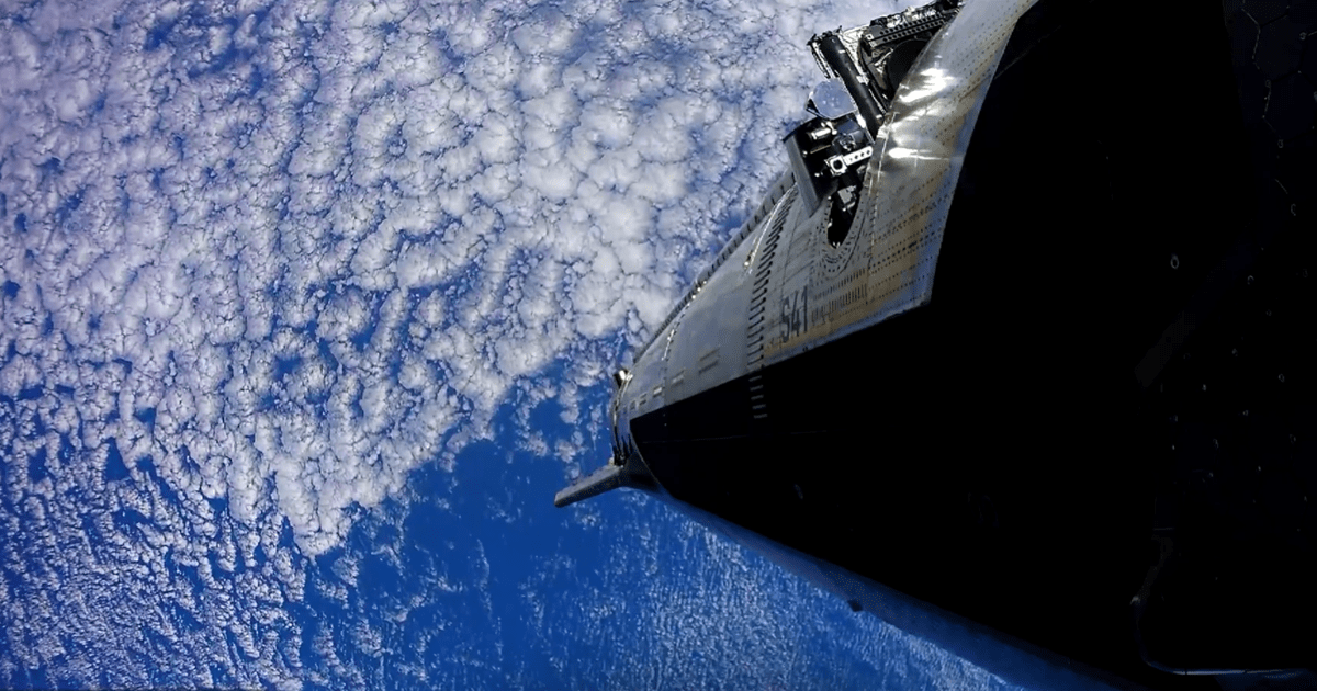 Starlink V3 emerging from the body of Starship. (Image Source: SpaceX)