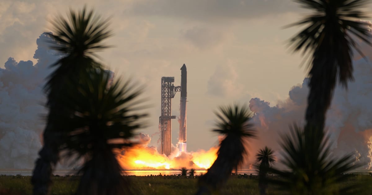 SpaceX's mega rocket Starship makes a test flight from Starbase, Texas, Monday, Sept. 28, 2026. (Image Source: AP Photo | Eric Gay)